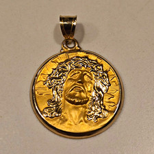 14k Gold Jesus Christ Crown of Thorns Round Pendant picture