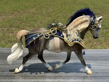 Breyer Snowbird 2022 Holiday Christmas Horse Troubadour picture