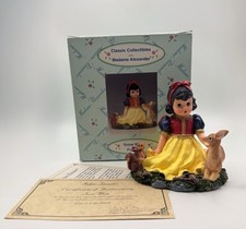 Madame Alexander Snow White Figurine 90425 Circa 1999 Original Box and COA picture