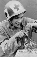WW2 Picture Photo military medic feeds Birds 6114 picture