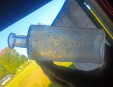 Antique 1890s Madame. M. Yale La Freckla Chicago Illinois IL bottle  picture