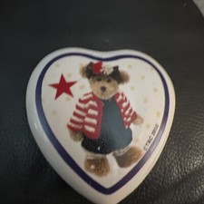 VINTAGE TBC 2002 Patriotic Girl Bear Heart Shaped Frig Magnet Rare picture