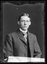 Photo:E.S. Evans Portrait Young Man Suit Glasses 1903 1905 picture