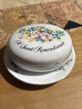 AVON Valentine's Day 1982 A Sweet Remembrance Token of Love Trinket Box & Plate picture