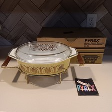 Vintage Pyrex Golden Classic 2½ qt casserole dish w/ candle warmer Original Box picture