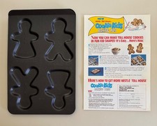 Nestle Toll House Cookie Gingerbread Boy and Girl Non-Stick Bake Sheet Lot Of 4 picture