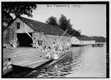 Photo:Yale Freshman 8 Crew Rowing at Boathouse 1913 picture