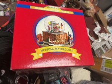 Vtg Macy's 2005 Thanksgiving Day Parade Musical WaterGlobe Snow globe Christmas picture