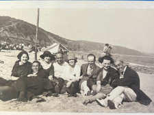 1920s Beach Group Photo Friends Seaside Cliffs Vintage picture