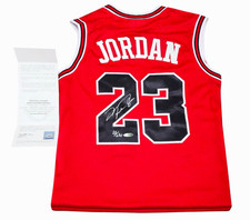 MICHAEL JORDAN SIGNED CHICAGO BULLS JERSEY UDA UPPER DECK COA LIMITED /230 picture