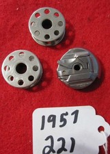 1957 VINTAGE SINGER SEWING MACHINE BOBBIN CASE FITS 301 / 221 NO. 45750 picture