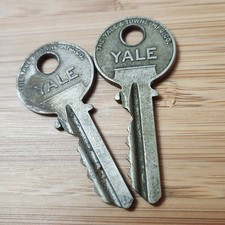 Vintage pr Genuine Yale & Towne Blank Cylinder lock keys 2
