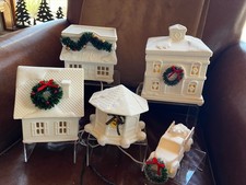 HALLMARK CHANNEL VILLAGE PORCELAIN WHITE  5 PCS Lights & 5 Unique Songs No Box picture