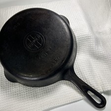 Vintage Griswold Small Block Logo No. 5 724 Cast Iron Skillet picture