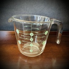 Vintage Martha Stewart Everyday Glass Green Dot Measuring 2 Cup 16oz / 500ml picture