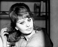 Italian actress Sophia Loren toying with her hair Madrid 1960 Old Photo 1 picture