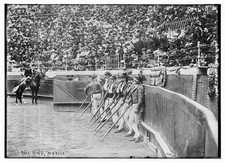 Bull Ring,spectators,crowds,arenas,entertainment,horses,animals,seats,Mexico picture