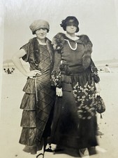 VINTAGE PHOTOGRAPH 1920 Rich FLAPPER Women At BEACH Furs Dresses Fashion picture