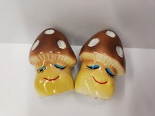 VTG 1970s Anthropomorphic Happy Mushrooms Salt & Pepper Shakers Retro Kitchen picture