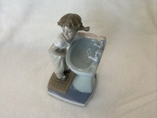 LLADRO Art Sculpture “Clean up Time” #4838 Porcelain Spain Figurine picture