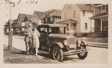 Flapper Couple Pontiac Coach Antique Car NY Street May 1926 - Original Photo picture