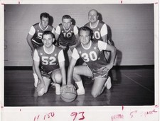 Vintage photo - St Petersburg basketball team, sexy shorts - 1967 - Gay interest picture