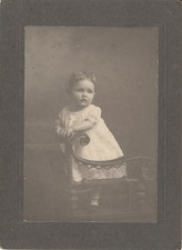 1906 BEAUTIFUL BABY ON CHAIR Cabinet Card photo; Kampsville, IL; IDENTIFIED picture
