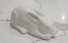 Rabbit figurine Belleek 0425 8th blue 1993-1996 5 1/2