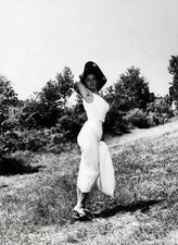 Photo Sophia Loren Circa 1954 Lawn Hat Straw Hand Head Black and White picture