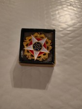 Here is a striking vintage patriotic award badge presented in a period Kerr... picture
