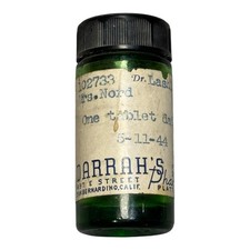 Vintage 1944 Darrah's Pharmacy Green Glass Prescription Bottle San Bernardino CA picture