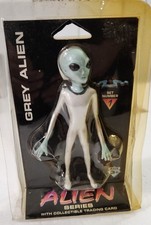 Vintage 1996 Shadowbox Alien Series Grey Alien Set 1 Figure w/ Trading Card New picture
