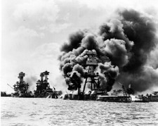 U.S. Ships burning after the Pearl Harbor Attack 8x10 Photo WWII WW2 859 picture