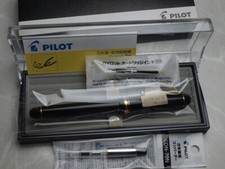 Pilot (NAMIKI) Custom 74 Black with converter (CON 70N) / 14K / Coarse nib New picture