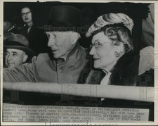 1946 Press Photo Athletics owner Connie Mack & wife at World Series game picture