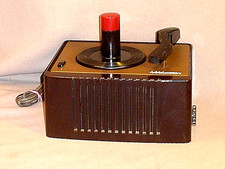 VINTAGE 45-EY-2 RCA VICTOR 45 RPM RECORD PLAYER picture