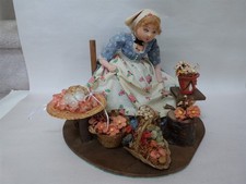 ~ HTF VTG Volkskunst LUDECKE Doll / Figurine Woman Flower Peddler Scene 10