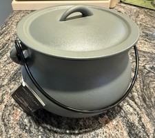 Very Rare Smith and Clark Cast Iron Cauldron 4 QT SAGE GREEN 2026 Halloween NWT picture