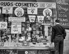 1939 WHELAN DRUG STORE WINDOW Depression Era Photo  (193-f) picture