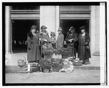 Photo:Ashland Richmond Group Women Flowers 1924 Apr 2 picture