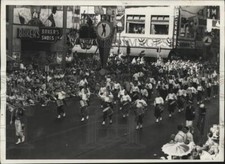 1942 Press Photo Zuhrah Shrine Temple's Marching Unit In Aqua Parade - lrx47432 picture