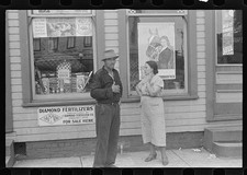 Photo:London Ohio 1938 Man Woman Storefront