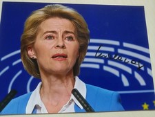 URSULA VON DER LEYEN - POLITICS - ORIG. AUTOGRAPH on 13 x 18 cm PHOTO - SIGNED picture