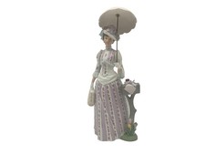 Avon VTG 1988 President s Club Albee Award Porcelain Figurine 10 Inch Tall Japan picture