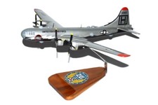 USAF B-29 Lucky Strike Superfortress Korean War Desk Model 1/72 SC Airplane New picture
