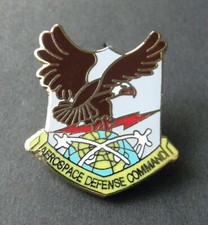 AIR FORCE AEROSPACE DEFENSE COMMAND SHIELD LAPEL PIN BADGE 1 INCH picture