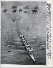 1958 Press Photo London Oxford & Cambridge crews on the Thames River - nes33575 picture
