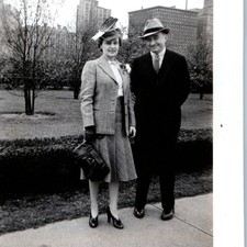 ID'd c1940s Chicago, IL Grant Park Couple Fashion Snapshot Photo O'Connor Suits picture