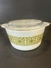 Vintage 1967 Pyrex 1qt Casserole Dish Verde Green Square Flowers with Lid picture