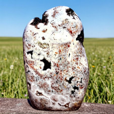 2.31LB A free-form mineral specimen of natural sea jade quartz crystal picture